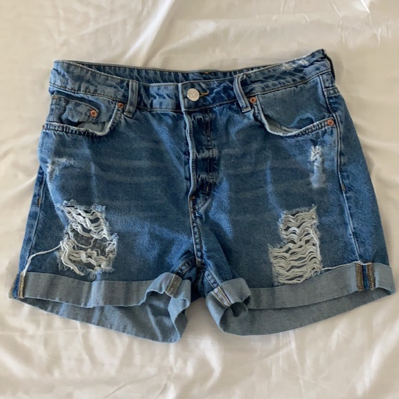 H&M button fly ripped Jean shorts - Picture 2 of 7